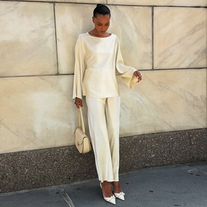Damen elegante Loungewear-Kombination mit schimmerndem Finish in Aprikose