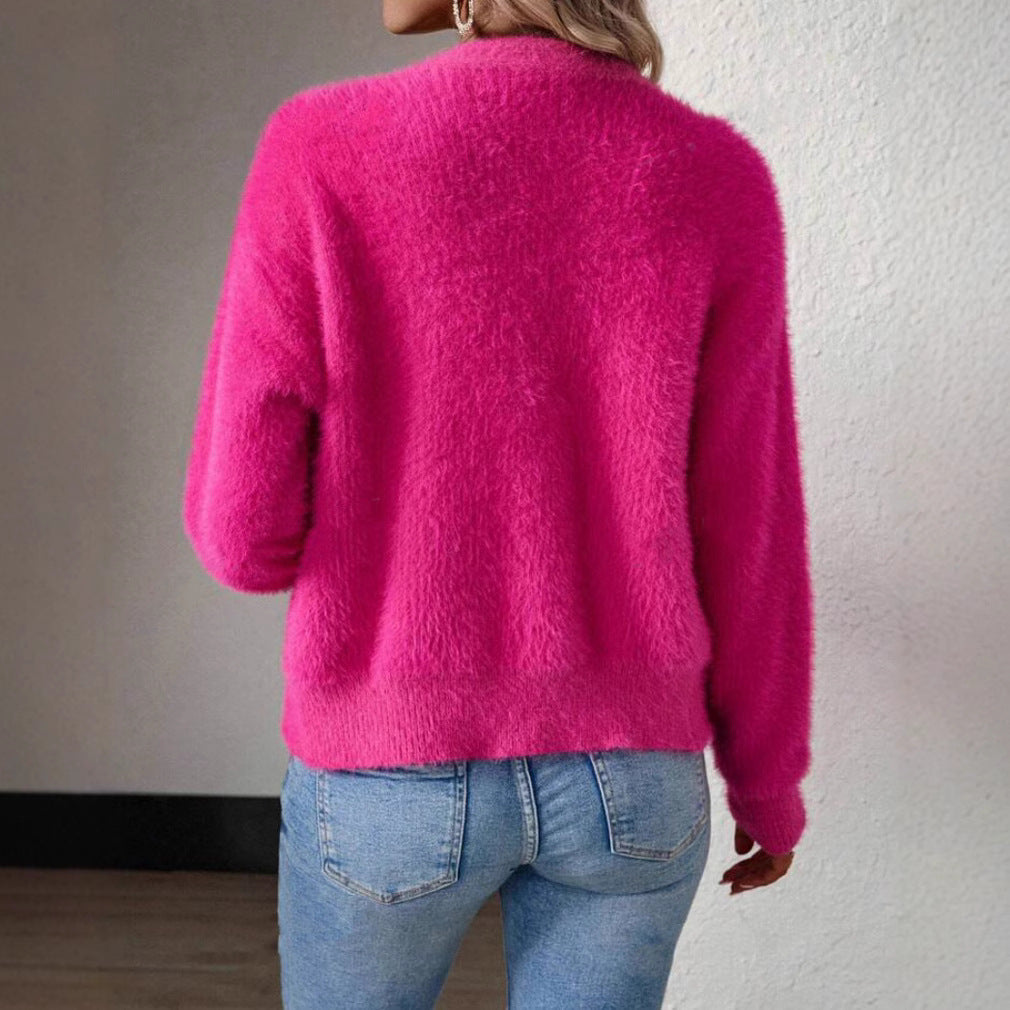 Strickjacke Damen kuschelig mit V-Ausschnitt und Knopfdetails in Weiß