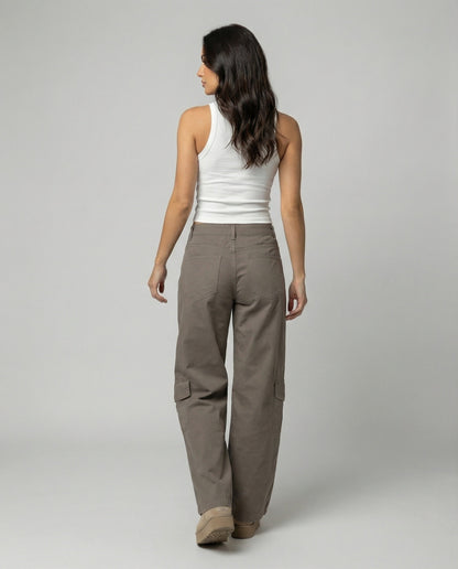 Damen hochgeschnittene Cargo-Hose mit weitem Bein, aufgesetzten Klappentaschen und Ziernähten in Khaki