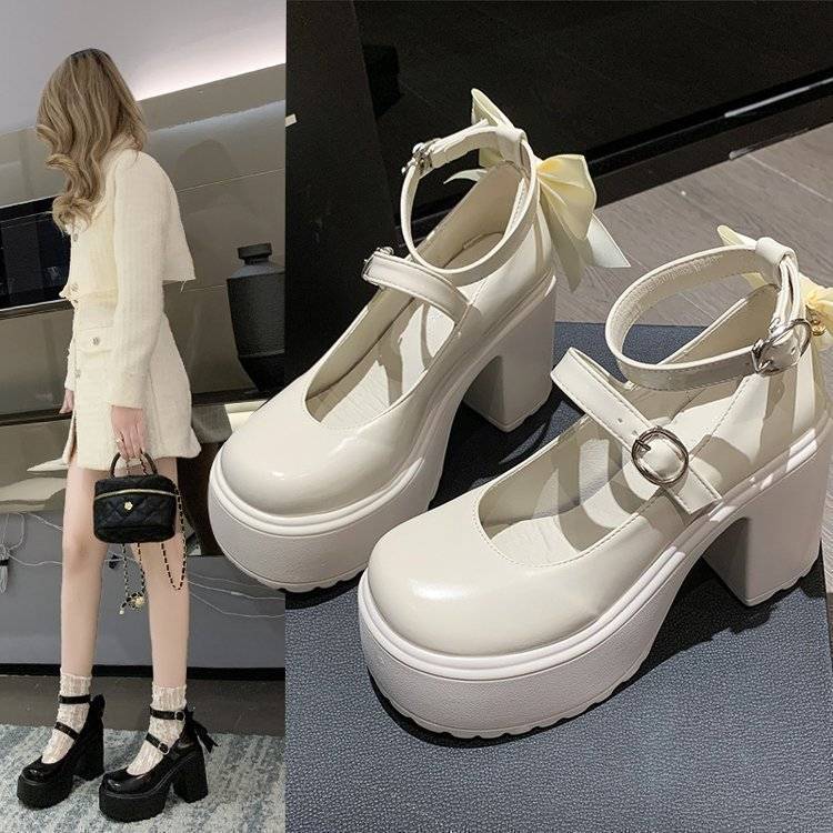 Damen Plateau-Pumps mit dekorativem Riemchen und eleganter Schnalle in Schwarz