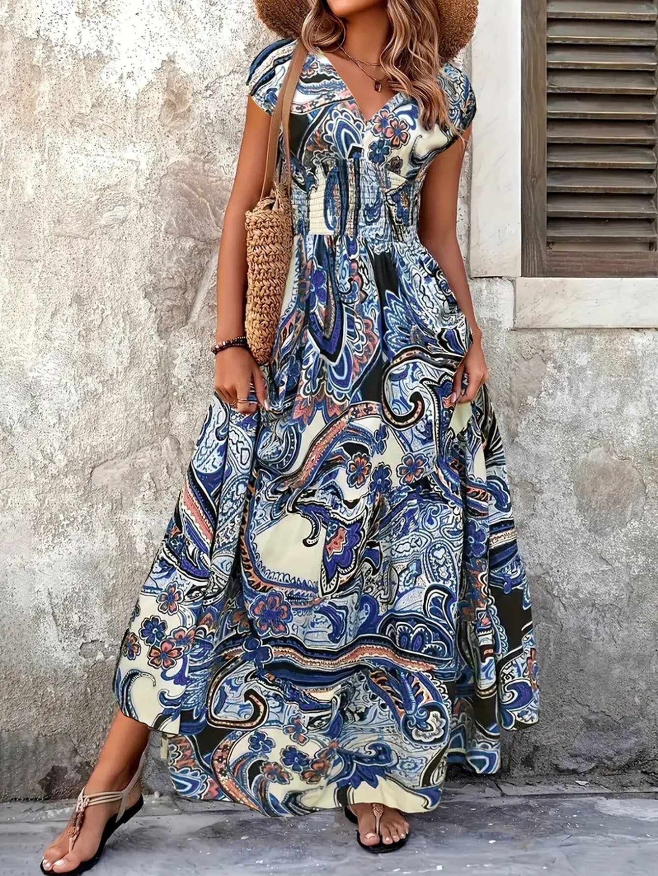 Damen Maxi-Kleid mit floralem Paisley-Muster und schmeichelndem Schnitt in Hellblau