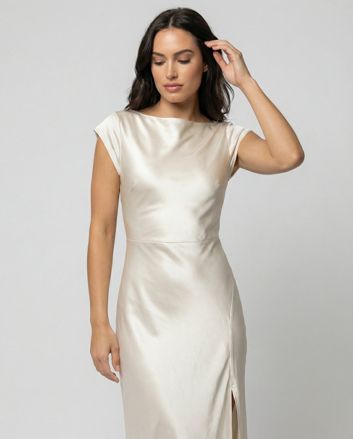 Damen schimmerndes Midikleid mit Schlitz in Champagner