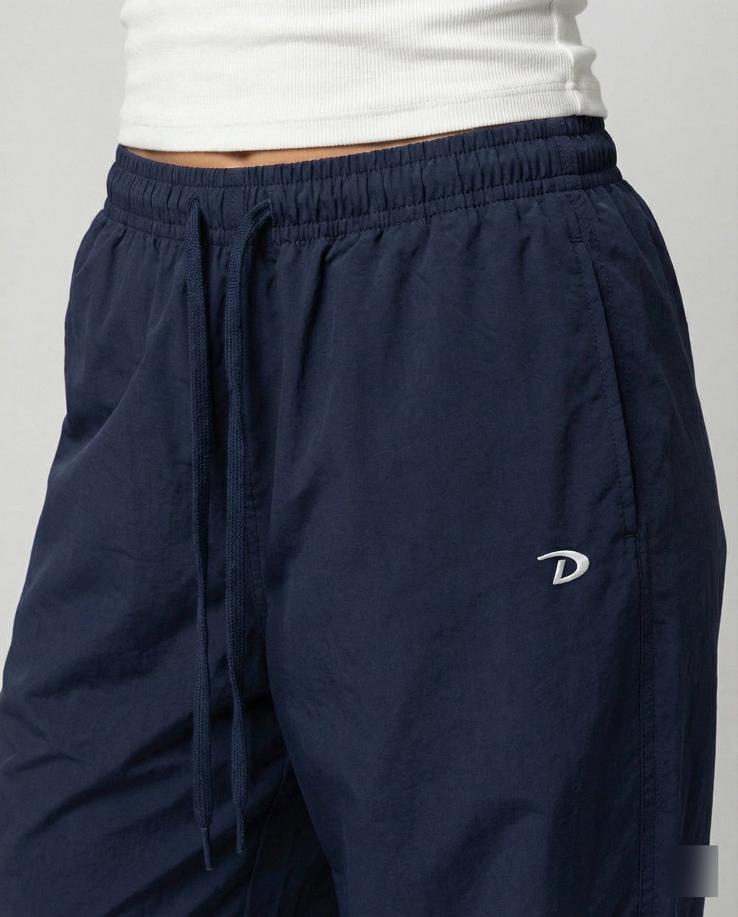 Damen weite Bundhose mit elastischem Tunnelzug langen Schlagbeinen und seitlicher Teilungsnaht in Dunkelblau