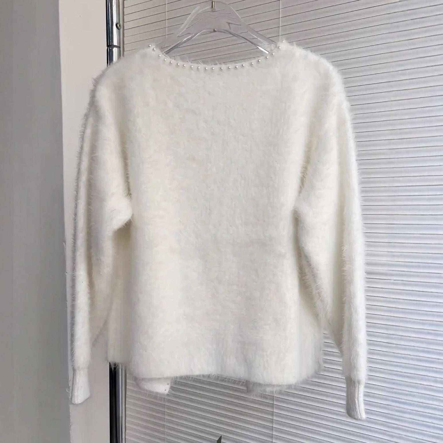Strickjacke Damen flauschig mit Perlenverzierung in Schwarz
