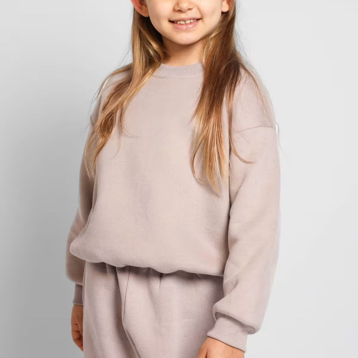 Damen bequemer Sweatshirt mit überschnittenen Schultern und hohem Kragen in Aprikose