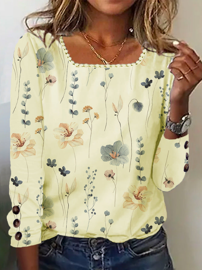 Damen Bluse mit floralem Druck und dekorativen Knopfdetails in Weiß