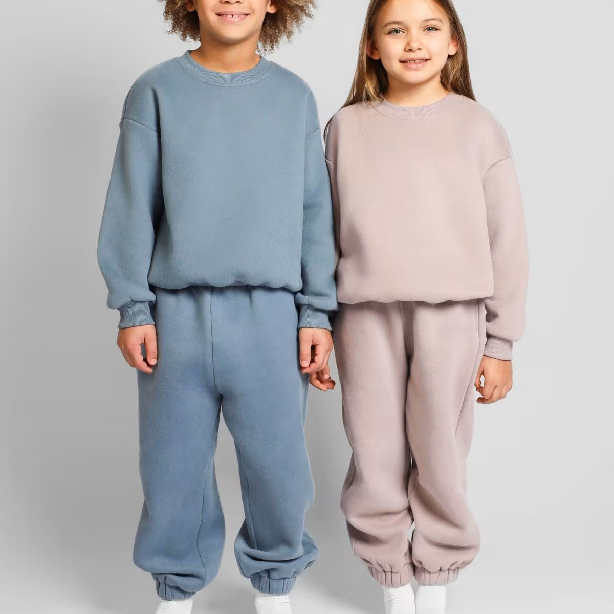 Damen bequemer Sweatshirt mit überschnittenen Schultern und hohem Kragen in Dunkelgrau