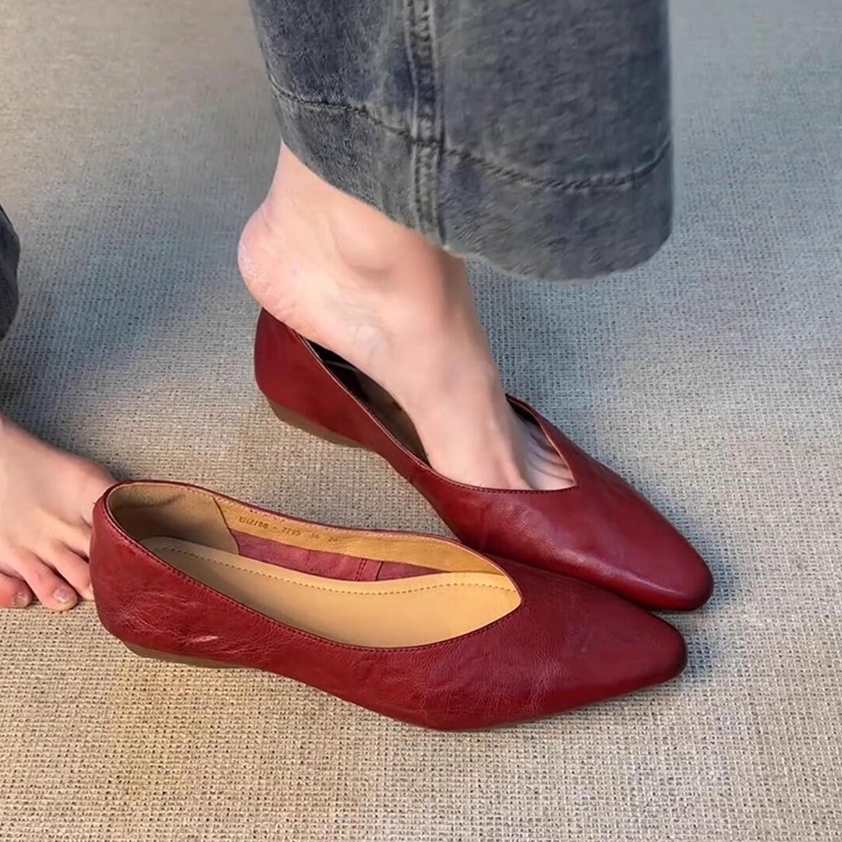 Damen spitze Slipper mit eleganter V-Ausschnittform in Rot