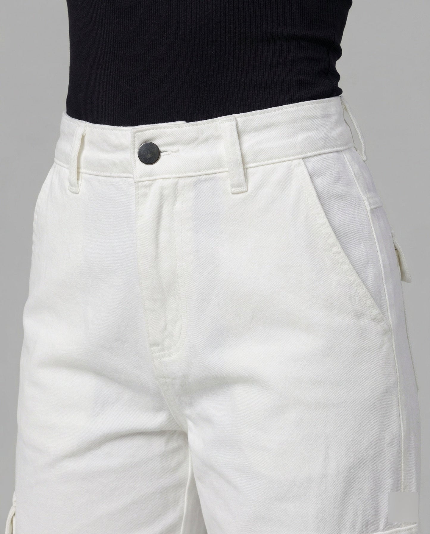 Damen hochgeschnittene weite Cargo-Hose mit Kellerfalten, großen Klappentaschen und verstellbarem Druckknopfsaum in Jeansblau
