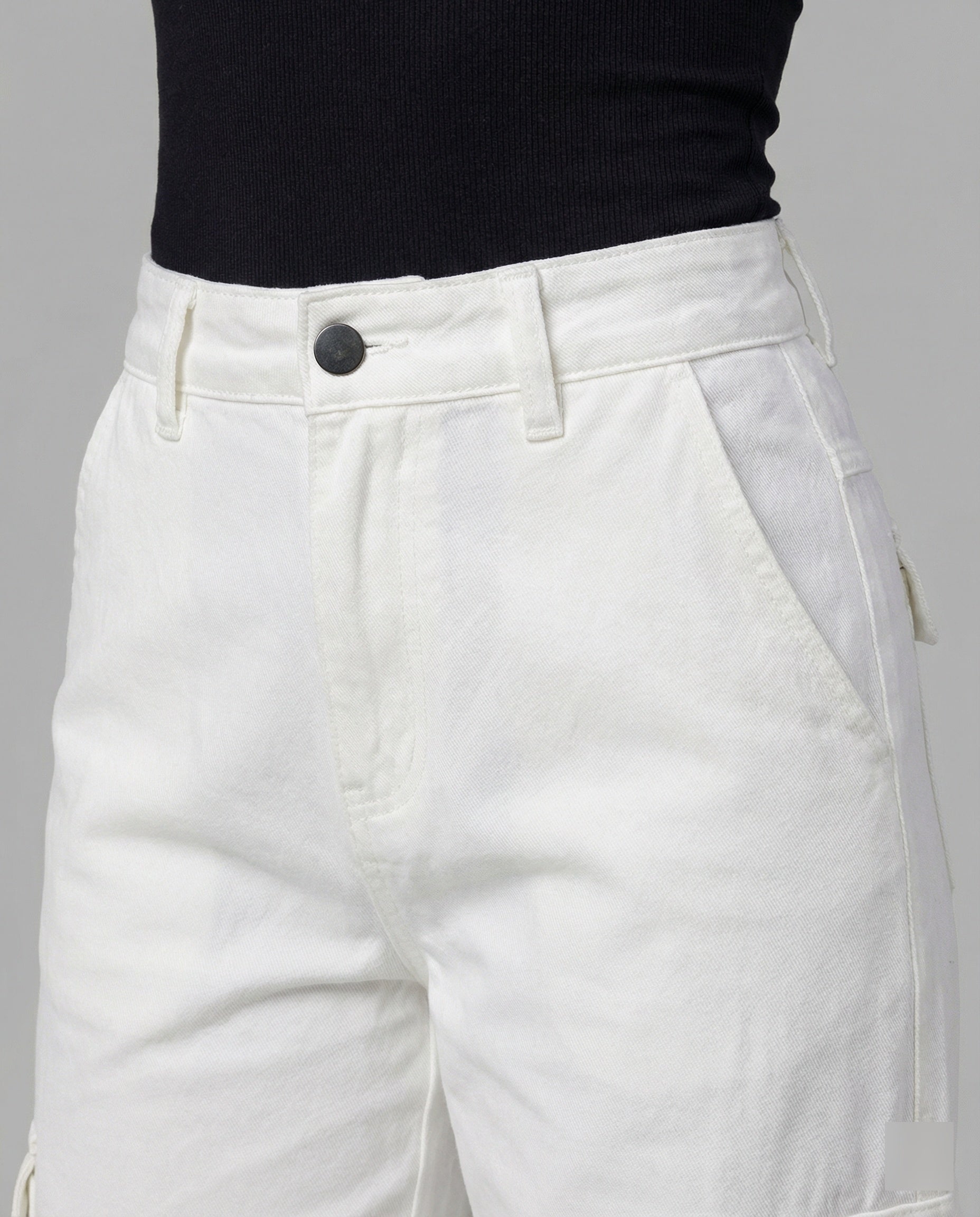 Damen hochgeschnittene weite Cargo-Hose mit Kellerfalten, großen Klappentaschen und verstellbarem Druckknopfsaum in Jeansblau