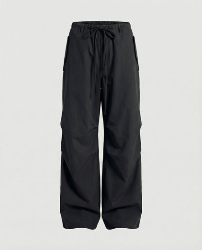 Damen hochgeschnittene extraweite Streetwear-Hose mit Tunnelzugbund, markanten Kniefalten und weitem Beinverlauf in Schwarz