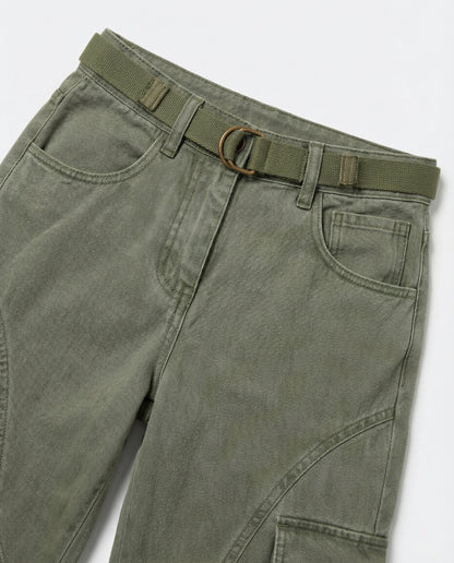 Damen hochgeschnittene Cargohose mit weitem Bein, verstärkten Kniepartien und integriertem Textilgürtel in Schwarz