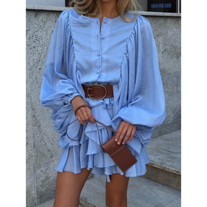 Damen Rüschenkleid mit weiten Ärmeln und modischen Details in Weiß