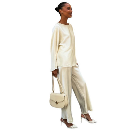 Damen elegante Loungewear-Kombination mit schimmerndem Finish in Aprikose