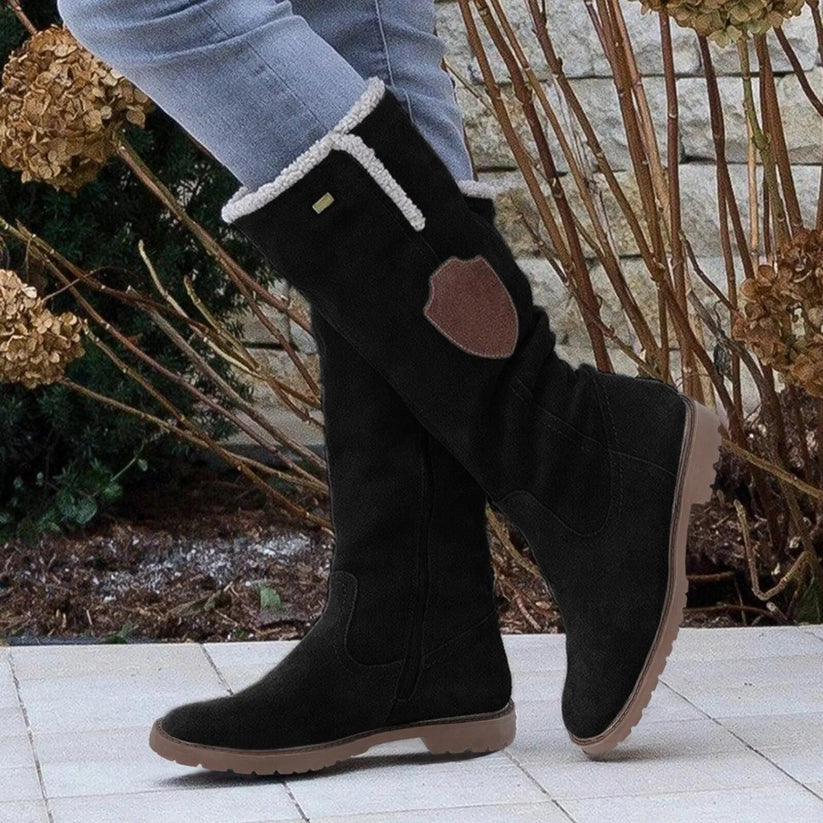 Hyggelige hohe Sherpa-Stiefel aus Velours-Optik in Braun