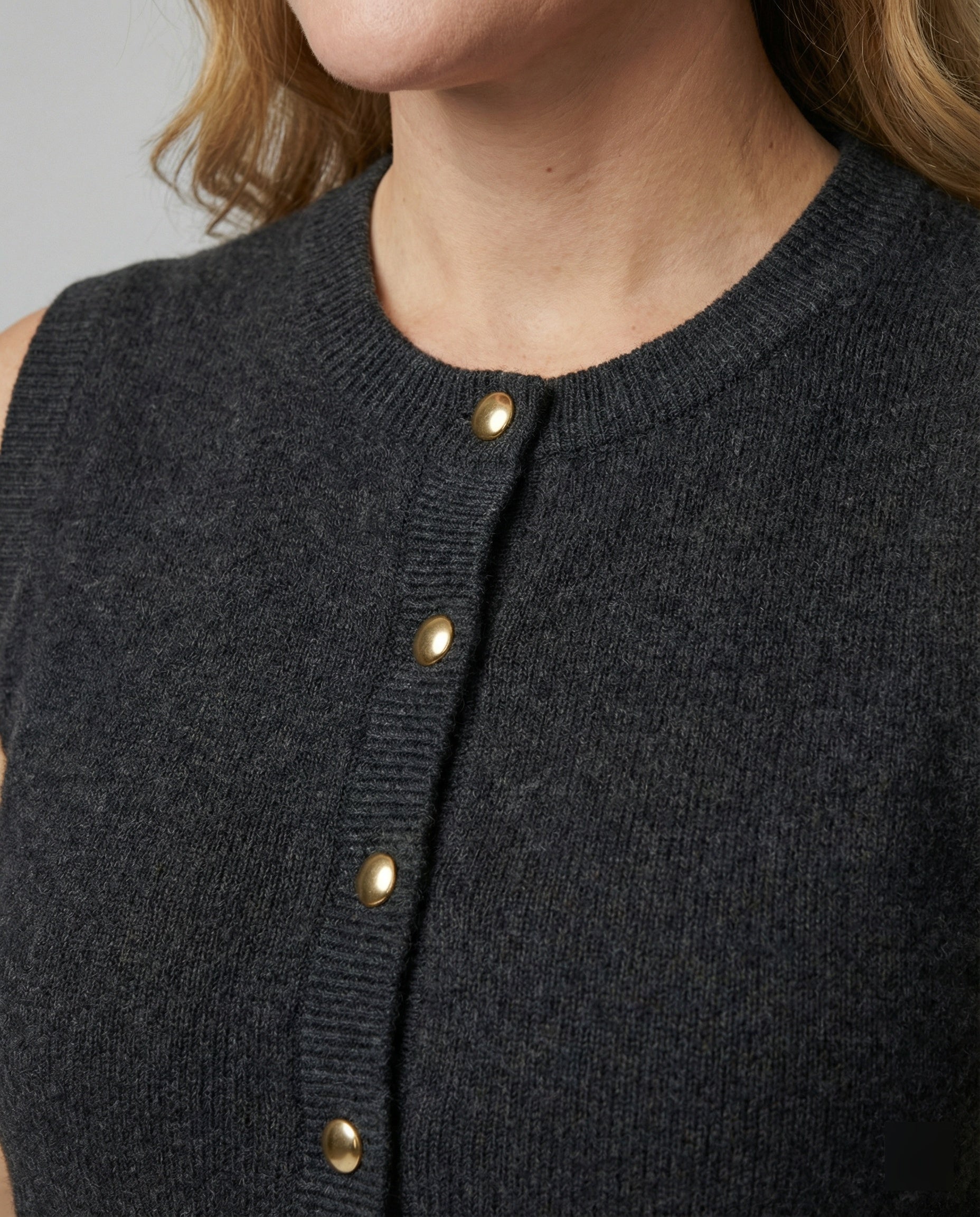 Damen Strickweste elegant mit Knopfverschluss in Khaki