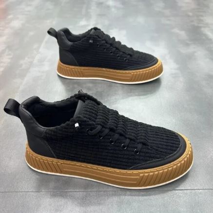Solide Turnschuhe für Männer in Grün