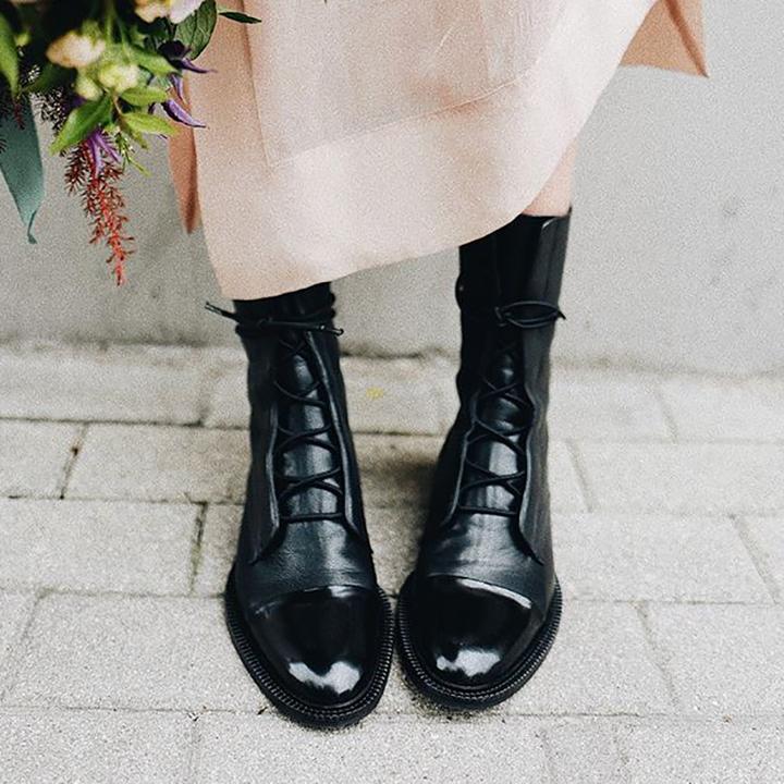 Raffinierte hohe Stiefel für Damen in Schwarz