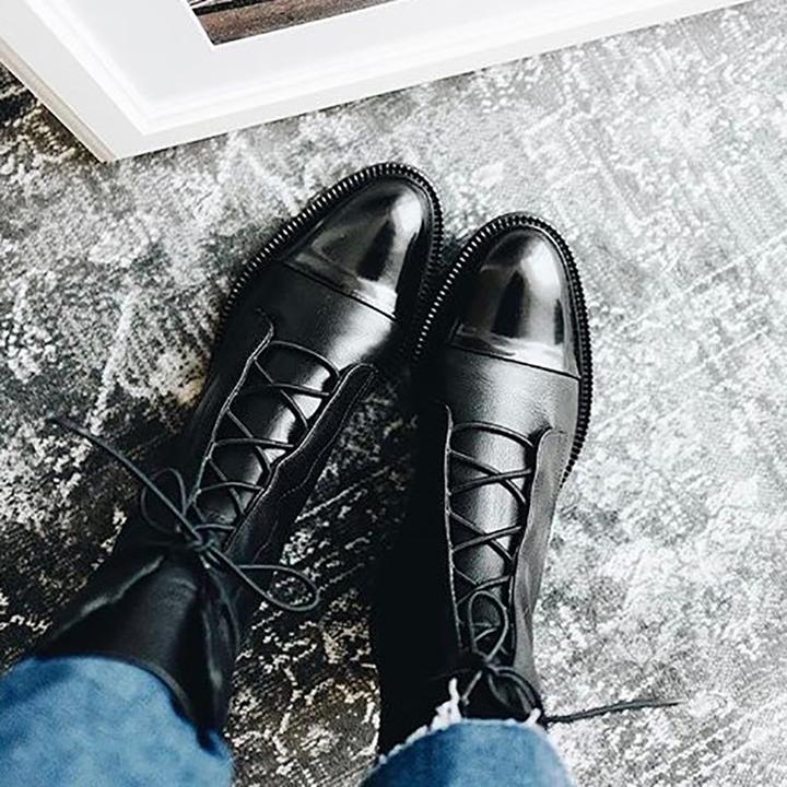 Raffinierte hohe Stiefel für Damen in Schwarz
