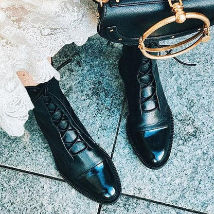 Raffinierte hohe Stiefel für Damen in Schwarz