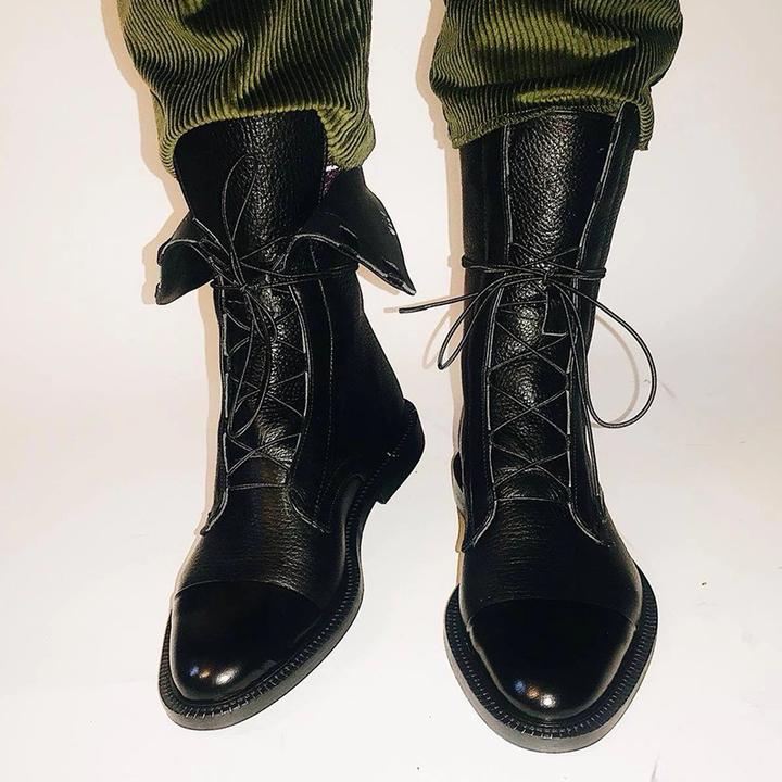 Raffinierte hohe Stiefel für Damen in Schwarz