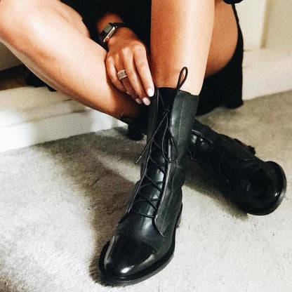 Raffinierte hohe Stiefel für Damen in Schwarz