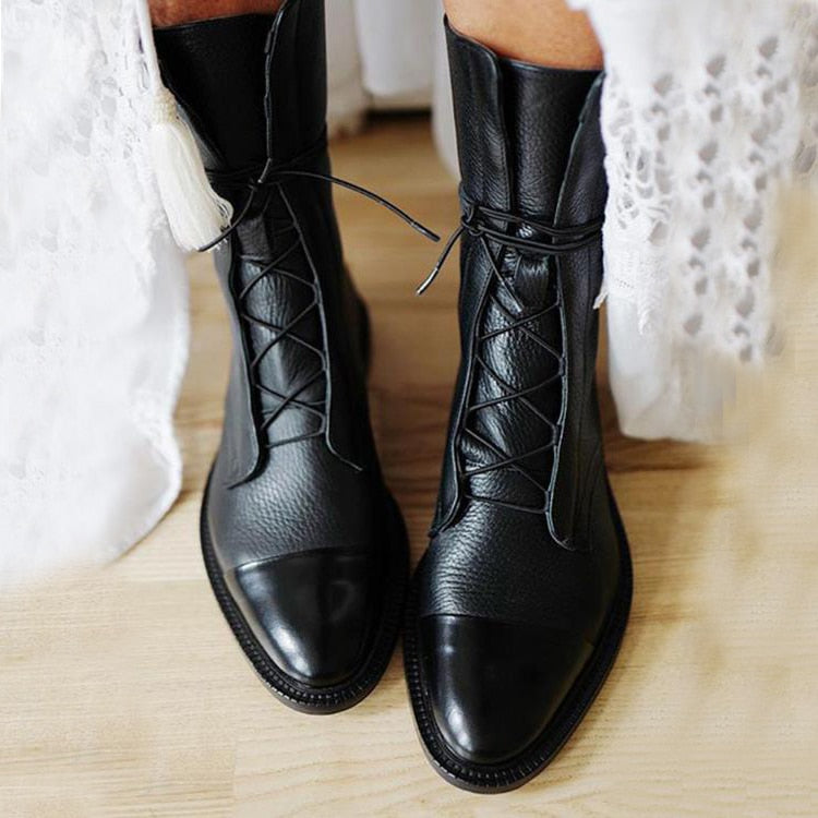 Raffinierte hohe Stiefel für Damen in Schwarz